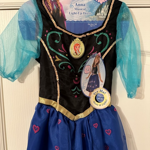 Girls size M 7/8 Ana light-up costume with sound - Picture 3 of 6